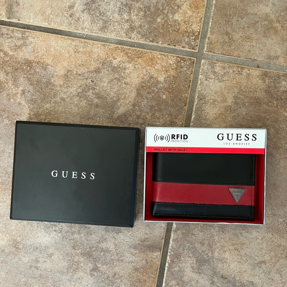 GUESS wallet